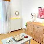 Апартаменты Lemon Tree House, Golden *