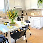 Lemon Tree House, Golden Апартаменты Хриси-Акти