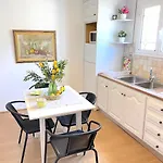 Lemon Tree House, Golden *