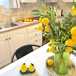 Lemon Tree House, Golden * Хриси-Акти