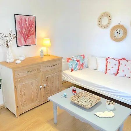 Lemon Tree House, Golden