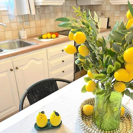 Lemon Tree House, Golden * Chrisi Akti (Paros)