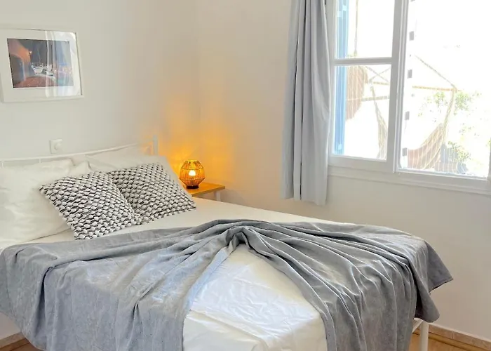 Lemon Tree House, Golden * Chrisi Akti (Paros)