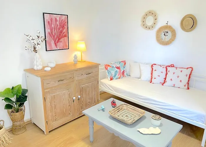 Lemon Tree House, Golden