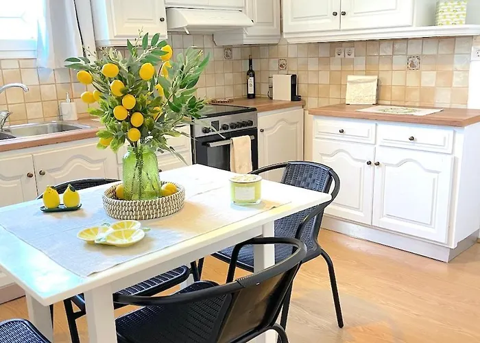 Lemon Tree House, Golden Daire Chrisi Akti (Paros)