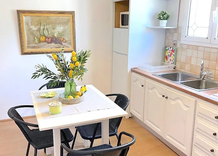 Lemon Tree House, Golden *