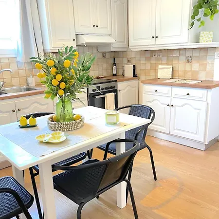Lemon Tree House, Golden Apartament Chrisi Akti (Paros)