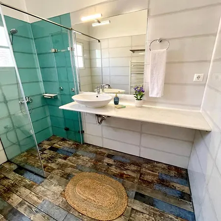 Lemon Tree House, Golden Apartament Chrisi Akti (Paros)