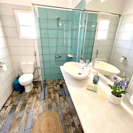 Lemon Tree House, Golden Chrisi Akti (Paros)