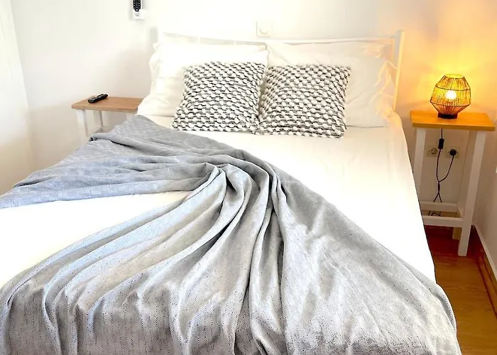 Lemon Tree House, Golden Lägenhet