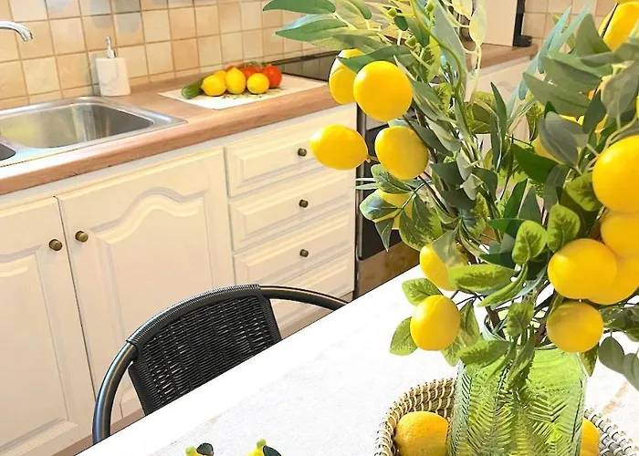 Lemon Tree House, Golden * Chrisi Akti (Paros)