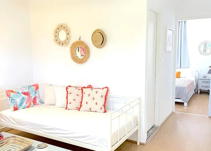 Lemon Tree House, Golden *