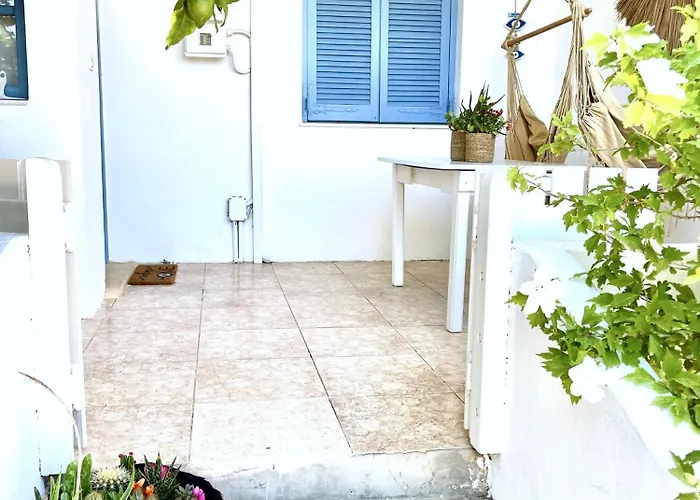 Lemon Tree House, Golden